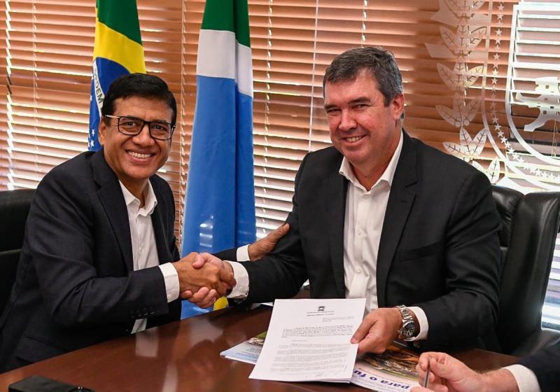 Governador do MS, Eduardo Riedel, e o presidente global da Bracell, Praveen Singhavi