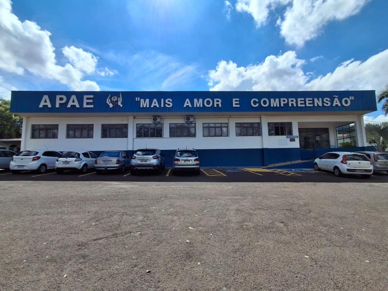 Entidade atende aproximadamente 400 pessoas e oferece suporte qualificado nas áreas de saúde, educação e assistência social