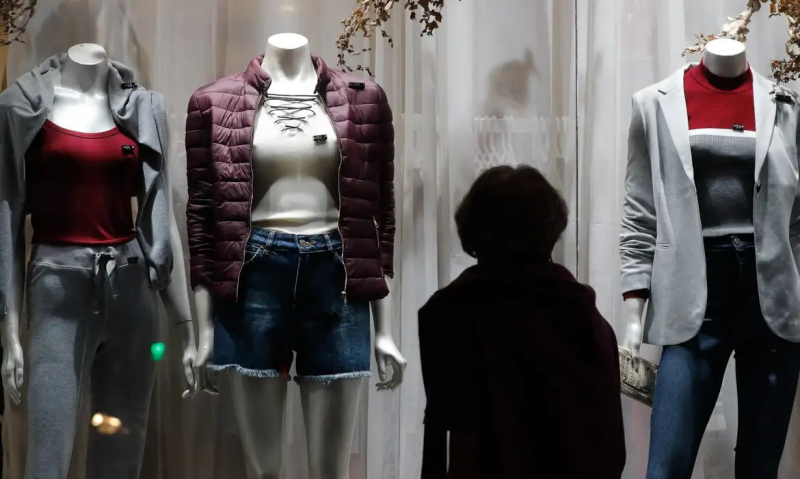 Faturamento de lojas de vestuário, tecidos e calçados pode crescer 3,4%