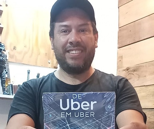 “De Uber em Uber” está disponível para aquisição diretamente com o autor, que realiza entregas presenciais em PP