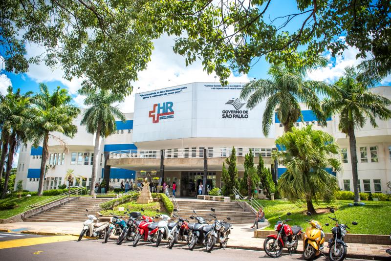 Vítima recebeu primeiros socorros do Corpo de Bombeiros antes de ser levada ao HR, em PP