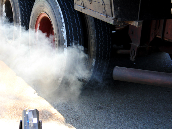 Ação visa controle da emissão de poluentes por veículos a diesel