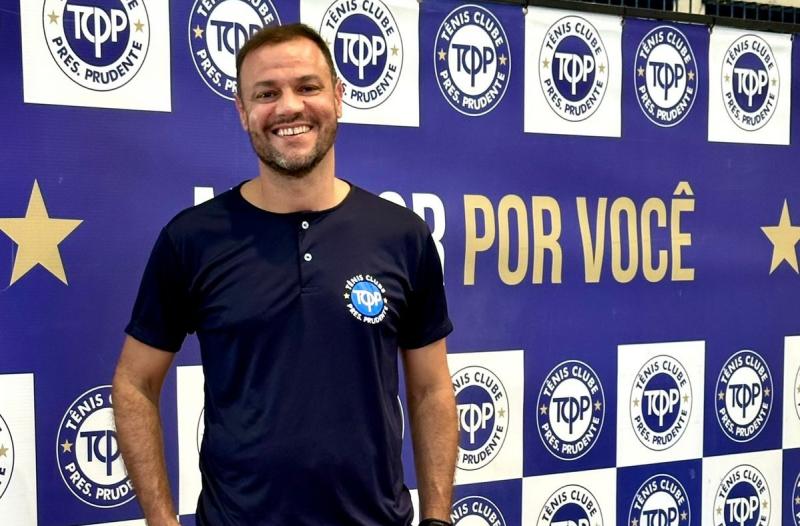 Há mais de duas décadas sócio do clube, Dênis é o atual diretor de Esportes