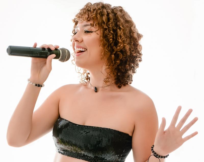 Amanda Lima é uma das atrações de hoje na ExpoAgro Anhumas 2025
