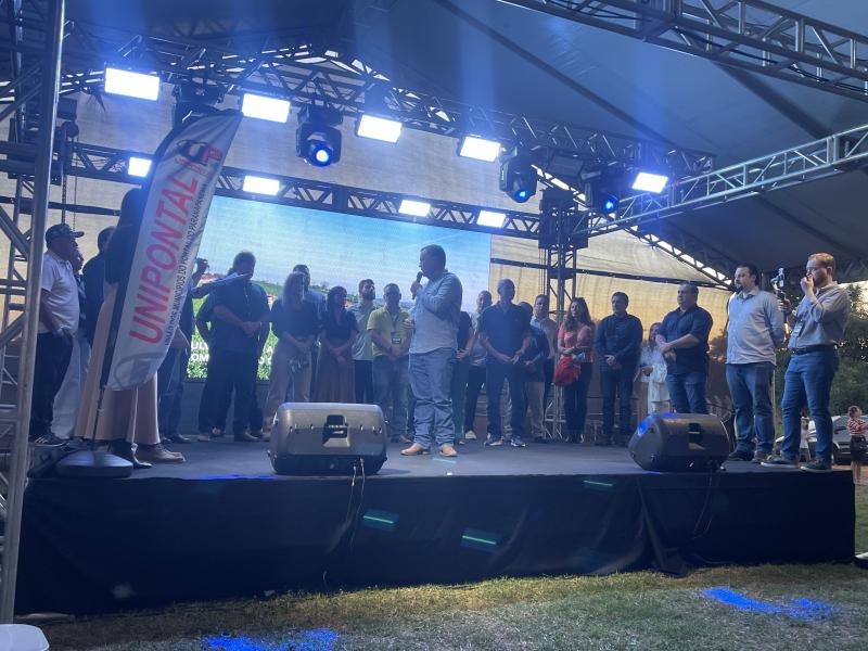 Cerimônia de abertura contou com a presença de prefeitos de diversas cidades da região, representantes do agronegócio e empresários