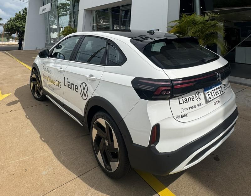 Novo Nivus GTS, no showroom da Liane Veículos: carro vem ainda com Park Assist, sistema que auxilia nas manobras de estacionamento, e Start-Stop inteligente, que desliga motor em paradas prolongadas