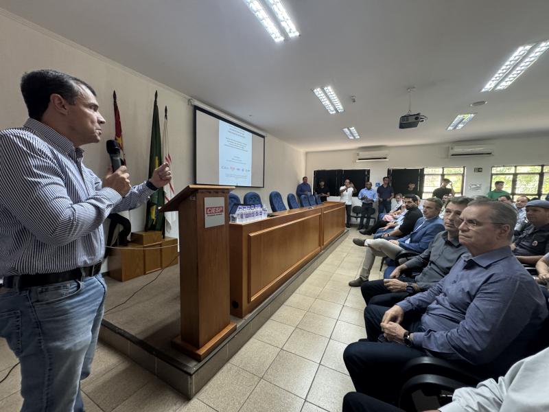 Itamar Alves de Oliveira Junior, diretor do Ciesp, recepcionou convidados para encontro desta segunda com secretário de Desenvolvimento