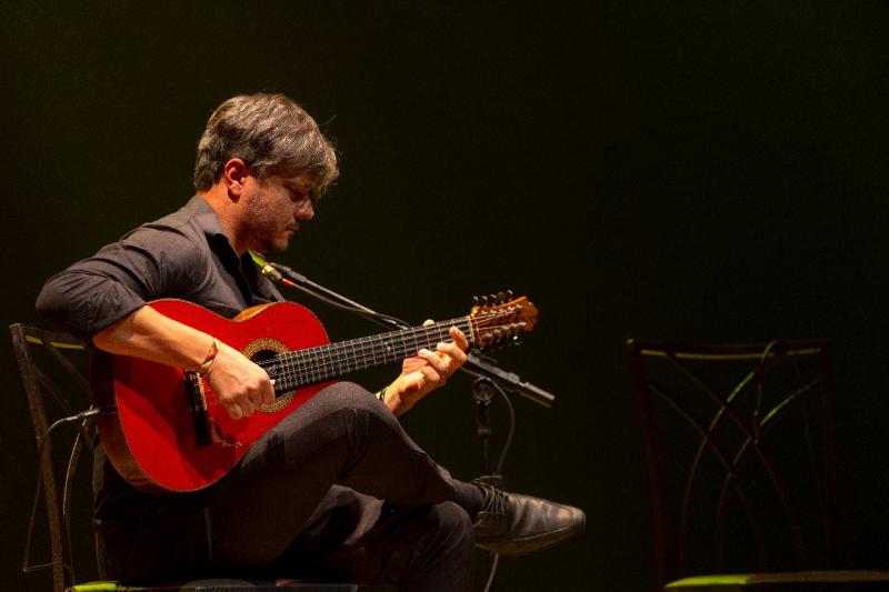 O violeiro Arnaldo Freitas