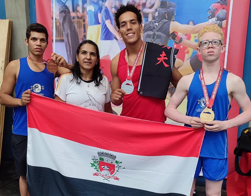 Maria Michellon comemora a conquista dos atletas