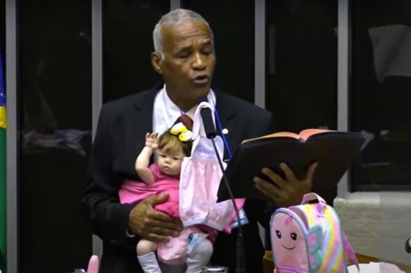 Deputado federal defende que direito de brincar ou se afeiçoar não pode interferir nos serviços públicos