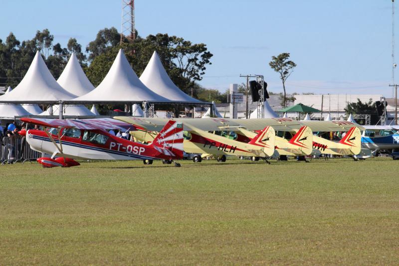 Visitantes vão poder assistir demonstrações aéreas, participar de palestras e conhecer as novidades do setor