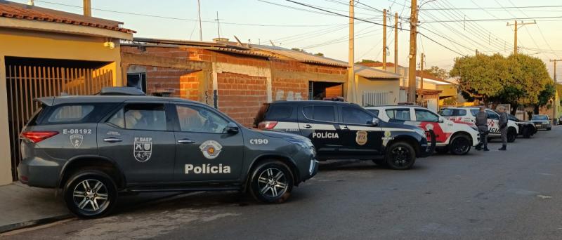 Em Mirante do Paranapanema, três mandados de busca foram cumpridos em três residências