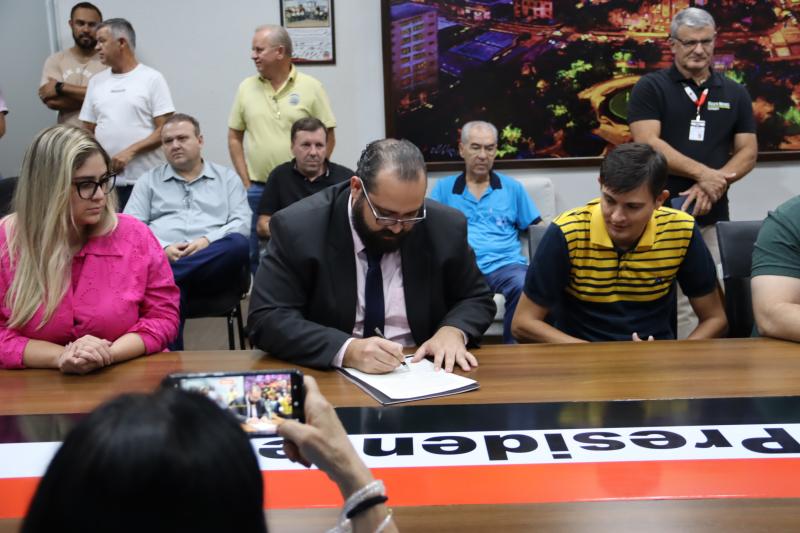 Assinatura ocorreu na Prefeitura 