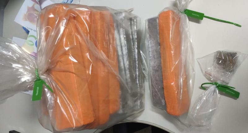 Parte do entorpecente estava escondida em tambor enterrado em mata