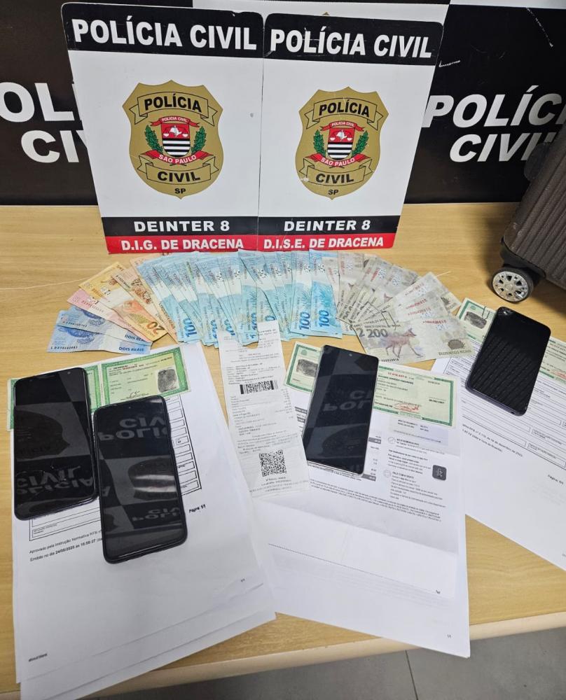 Com envolvido, policiais apreenderam cédulas de real com indícios de falsificação e diversos documentos