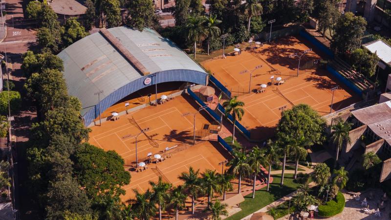 Complexo de quadras de tênis do clube estará movimentado neste fim de semana