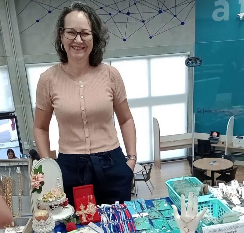 Lucia Garcia lançou a marca de joias religiosas, Rezado e Aprovado