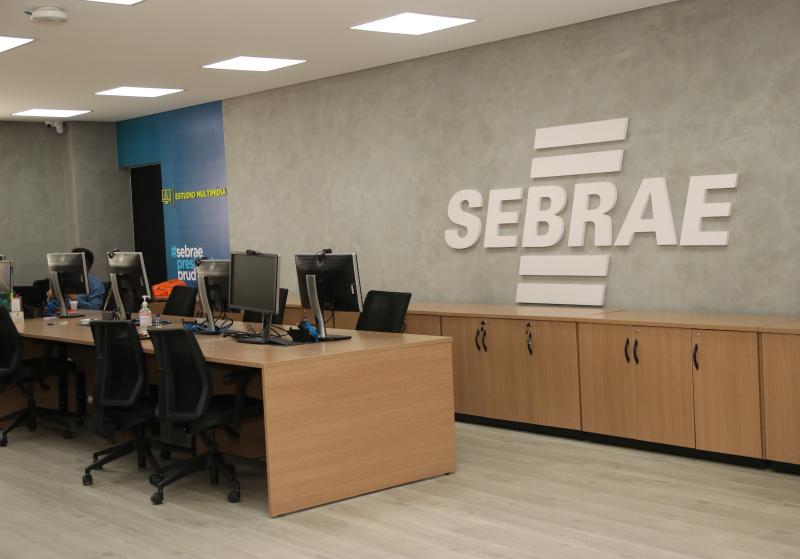 Para orientar quem decide se formalizar, Sebrae-SP oferece atendimento presencial e online, com suporte em áreas como gestão, acesso ao crédito e capacitação