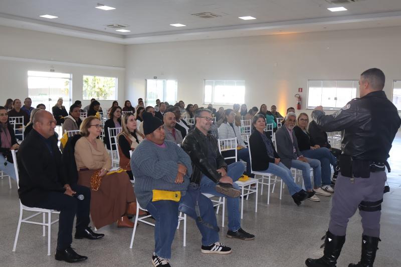 Palestra abordou uso de equipamentos de segurança, transporte correto de crianças, entre outros temas