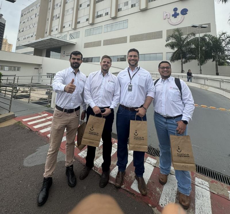 Ocrésio Rezende, gerente regional do Consórcio Massey Ferguson; Felipe Lopes, gerente do Consórcio Massey Fergusson; Marco Aurelio Santana, gerente da filial Disma; e João Pedro Severino, do Consórcio Nacional Massey Fergusson, visitam Hospital de Esperança