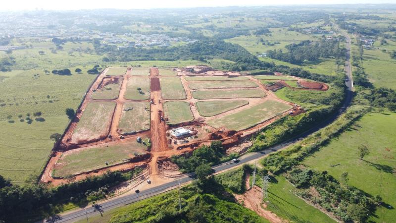Localizado no km 4 da Rodovia Júlio Budiski (SP-501), atrás do condomínio Damha IV, Residencial Jardim Europa está próximo de importantes atacadistas como Assaí e Atacadão, além de ter fácil acesso ao centro da cidade