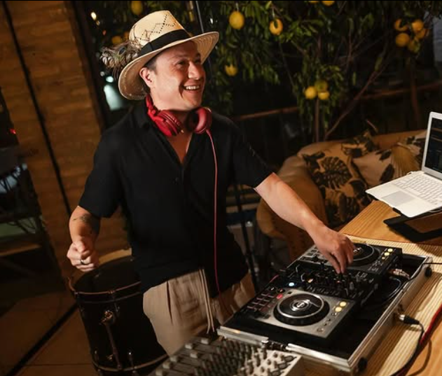 DJ Marcelinho Anitelli agita a boate no dia 20