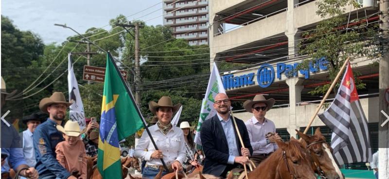 Gabriel Bernardi e Monica Ribeiro, da ABQM, Guilherme Nastari, da Datagro, e Fernando Tardioli, da Mangalarga: em prol do segmento 