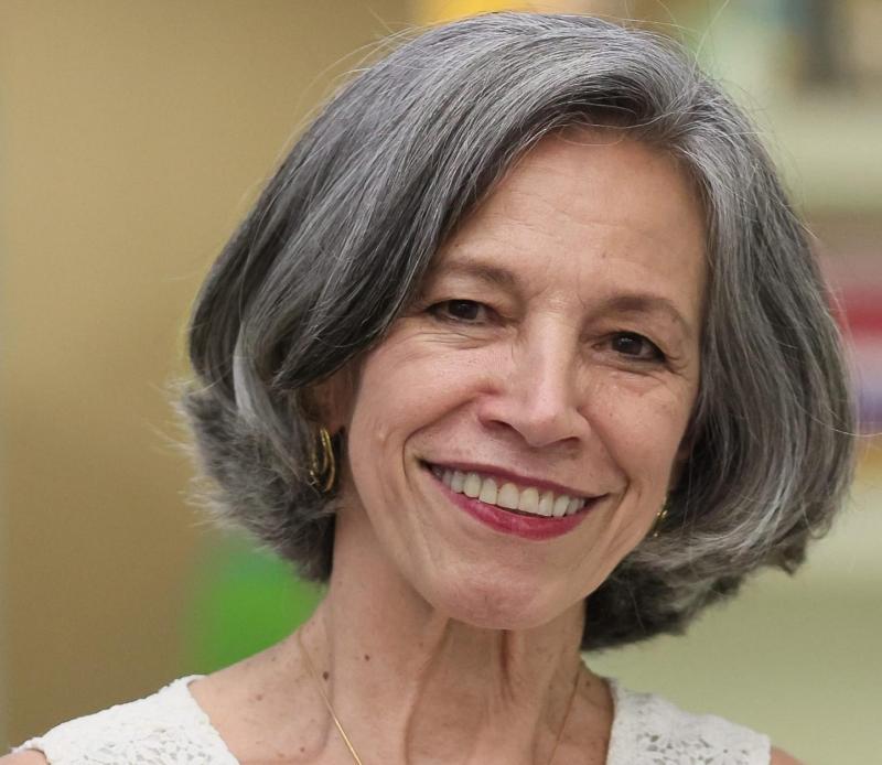 A professora Beatriz Azevedo, autora do livro "Memória familiar: as histórias que nossos filhos contarão sobre nós"