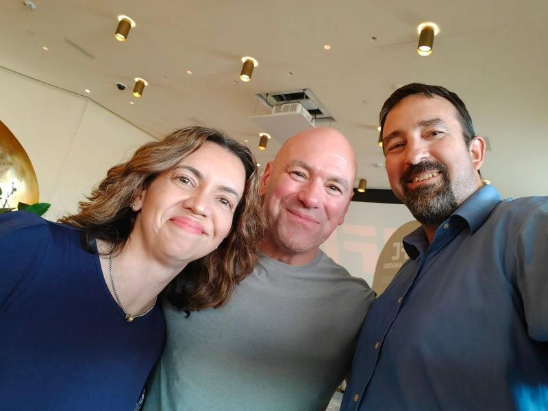 Valéria e seu marido o americano Joseph Maridon Jr (direita), com Dana Withe, o poderoso chefão do UFC (centro)