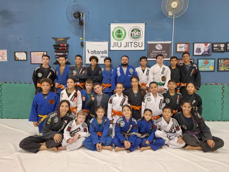 Turma de 26 atletas da Associação Beraldo BJJ/Semepp embarca para Barueri nesta sexta-feira