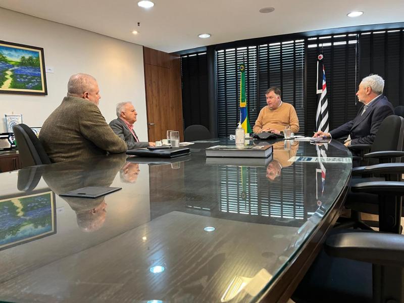 Prefeito e vice de Santo Anastácio conhecem projetos e programas de inclusão na Secretaria dos Direitos da Pessoa com Deficiência