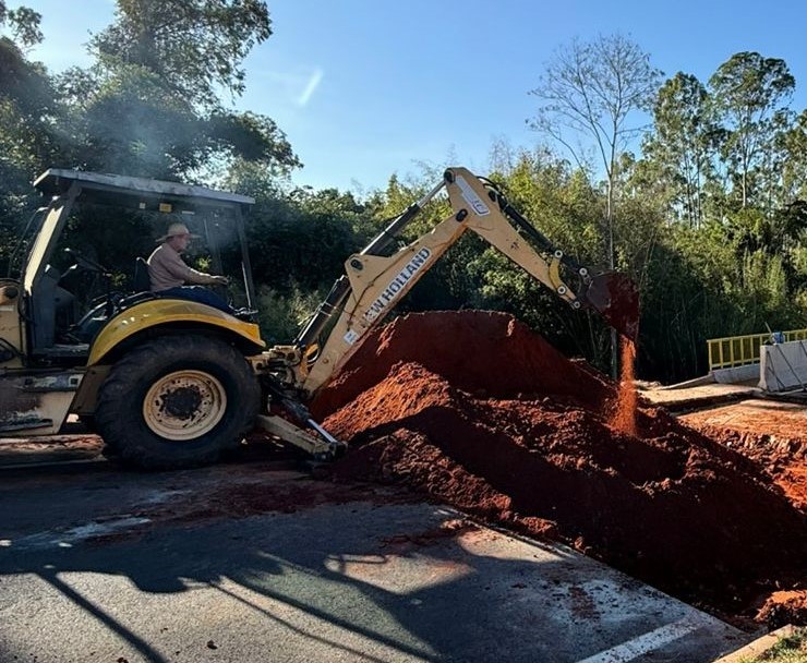 Empresa responsável pela construção da ponte iniciou obras de correção de desnível