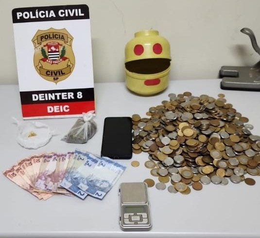 Notas de pequeno valor e moedas demonstra que usuários adquiriam drogas para uso imediato