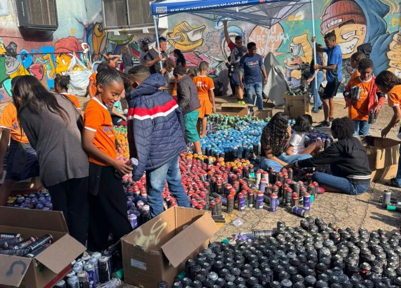 Mosaico começou a ser montado ontem, com duas turmas do projeto