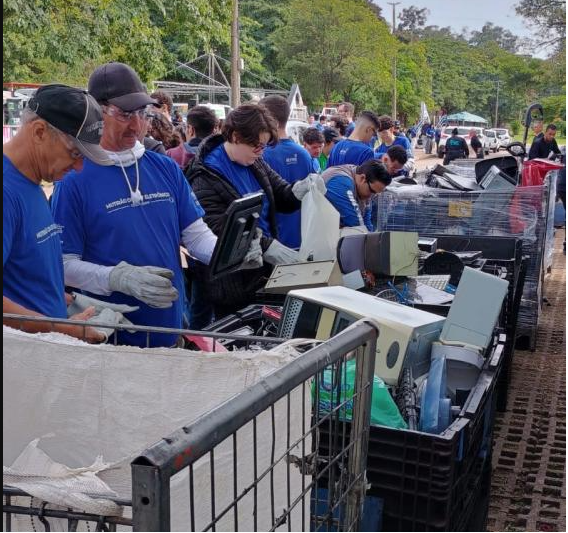 Pela manhã, movimento no ponto de entrega principal, no Parque do Povo, foi grande
