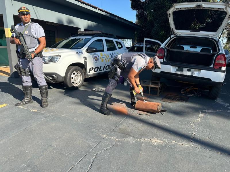 Polícia Rodoviária encontra droga em escapamento de veículo