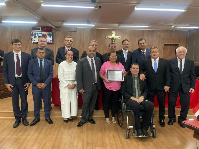 Durante sessão informal, parlamentares prestaram homenagem à voluntária Sônia Alves Macedo, fundadora do projeto Almofadas do Coração