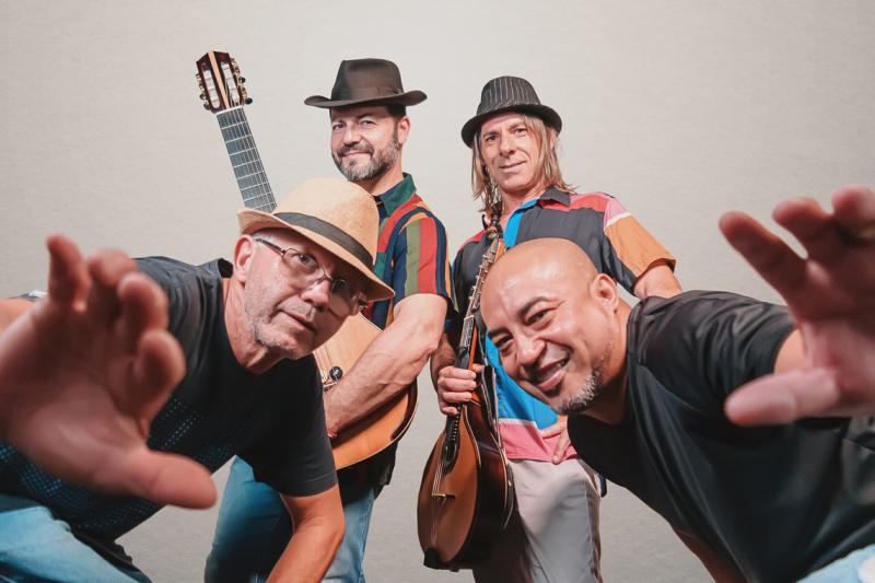 Música toma conta da Área de Convivência, às 16h, com o show “Jair Rodrigues – O Menestrel da Alegria”, do grupo Sambeabá
