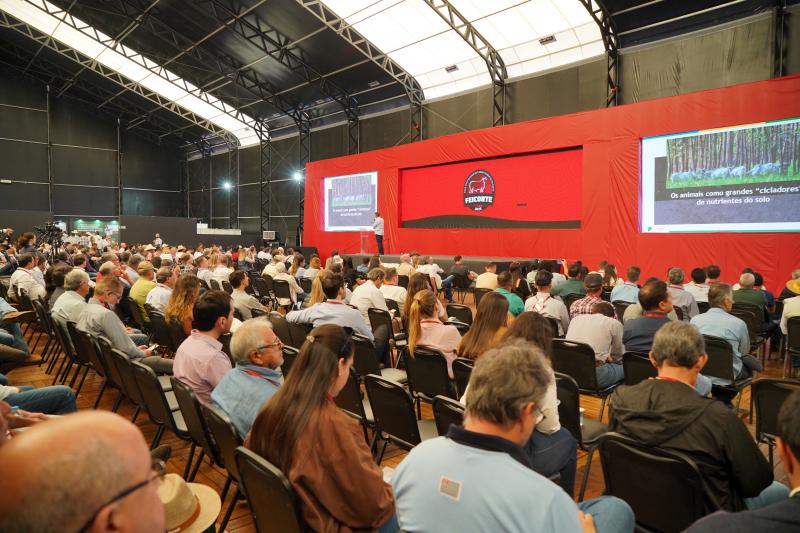 Fórum Feicorte trouxe palestrantes nacionais e internacionais para programação da feira