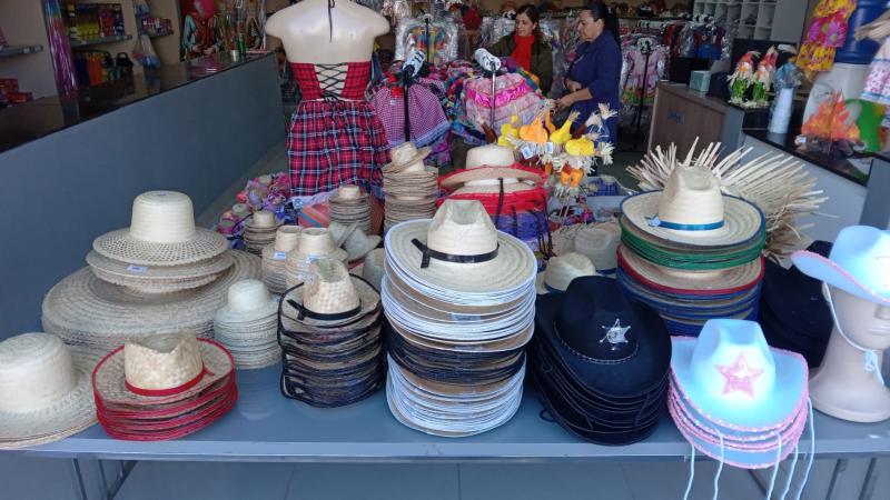 Fogos & Alegria ampliou o horário de atendimento para atender a procura por trajes juninos