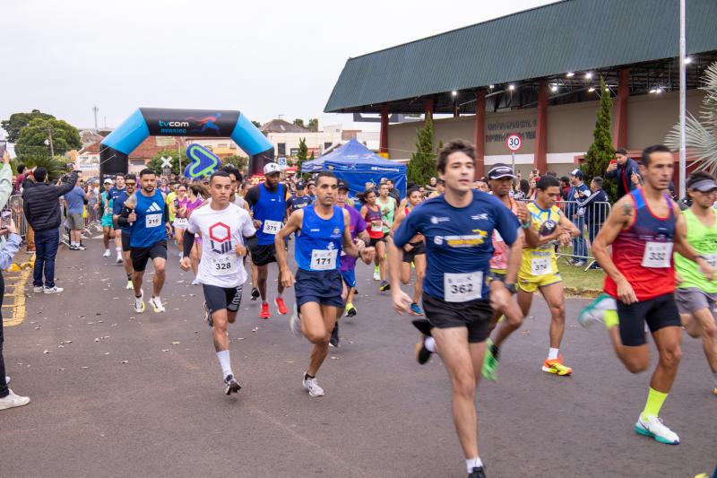 Competição contou com dois percursos: 6 km para a corrida e 3 km para a caminhada