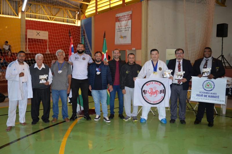 Colocação geral: Associação Quissi, campeã; Shiratomi Pirapozinho, vice-campeã; e Muta dojo Marília, bronze