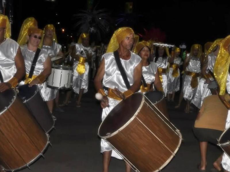 Bateria da Escola de Samba Unidos de Vila Alegrete