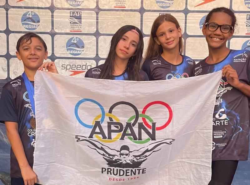 Luis Otavio Caferro, Eliza Christofano, Eliza Magotti e Rafaela Ambrosio    