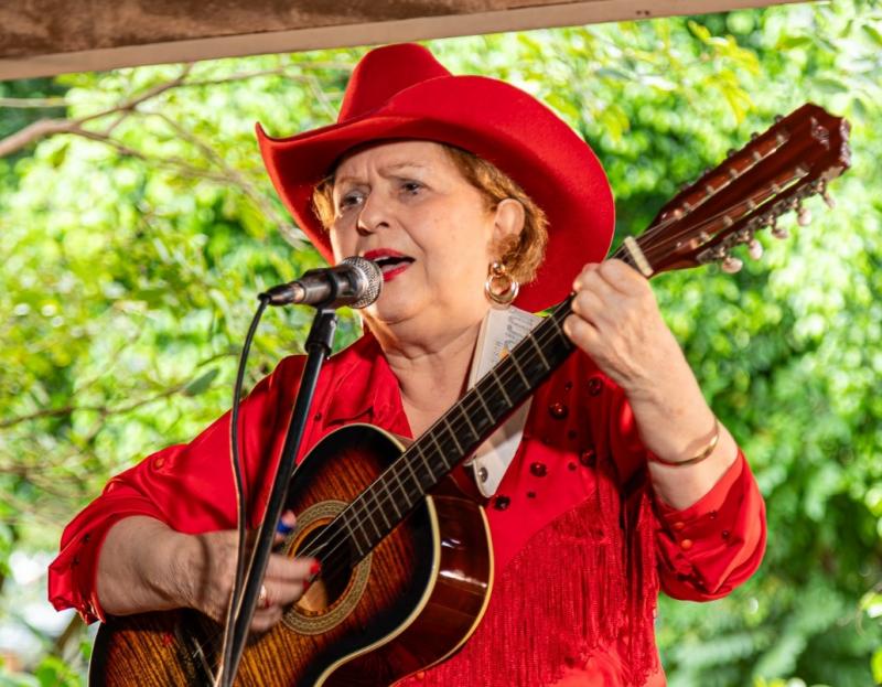 Cantora estará ainda, em julho, no Encontro de Violeiros de Regente Feijó