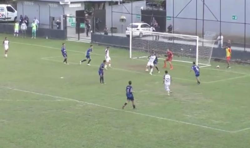 Após cruzamento rasteiro de Antônio, camisa 10 Hugo Rocha deu um toque sutil de letra e guardou o 1º do Carcará na casinha, aos 18 minutos do 2º tempo