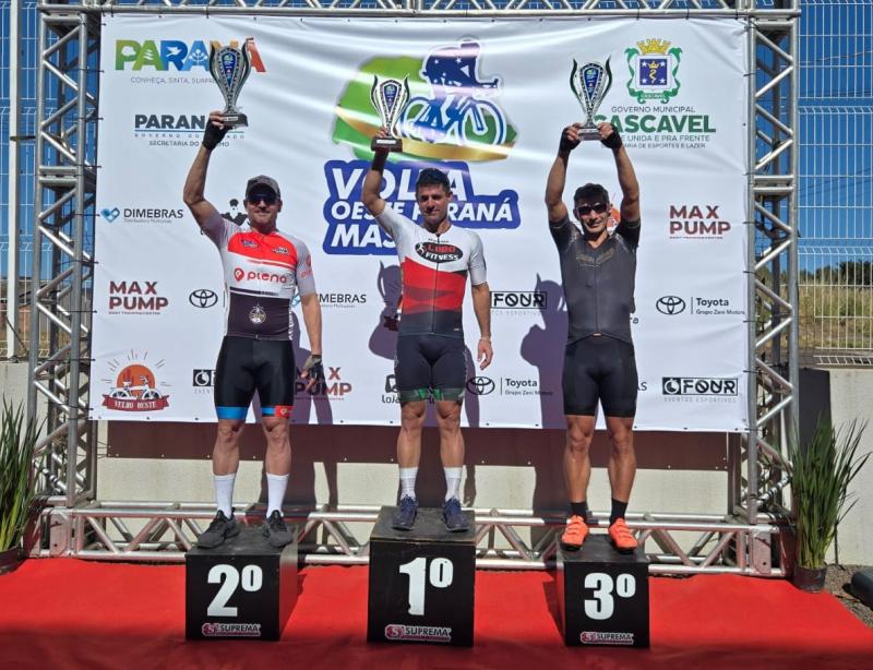 Almir Lobo, no lugar mais alto do pódio, em Cascavel  