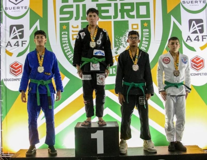 Yuri Barros lutou na categoria meio pesado para faixas verdes e subiu ao local mais alto do pódio no Ibirapuera