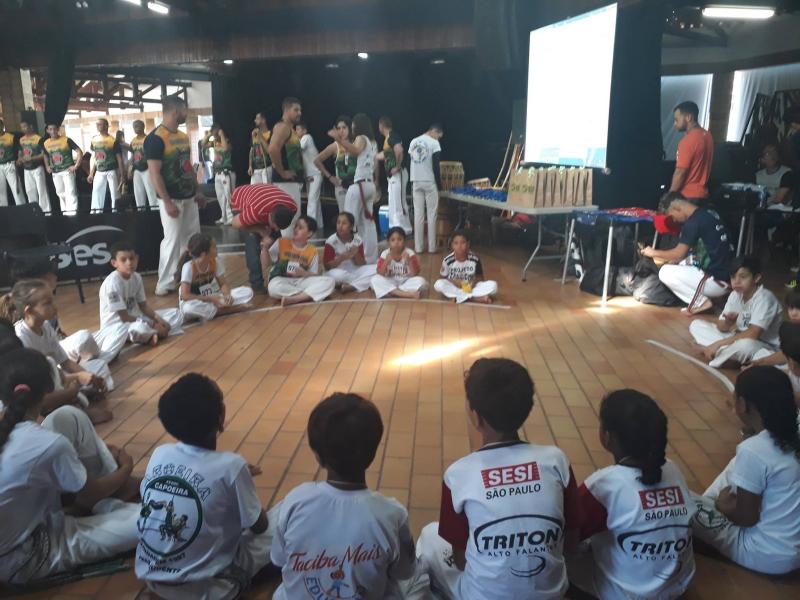 Ginga Prudente 2025 ocorre no Teatro Paulo Roberto Lisboa e de reunir 300 capoeiristas    