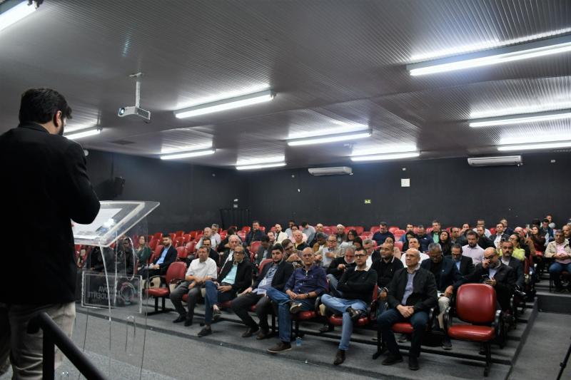 Prefeito, vice, secretários municipais e vereadores participaram nesta sexta-feira de reunião aberta